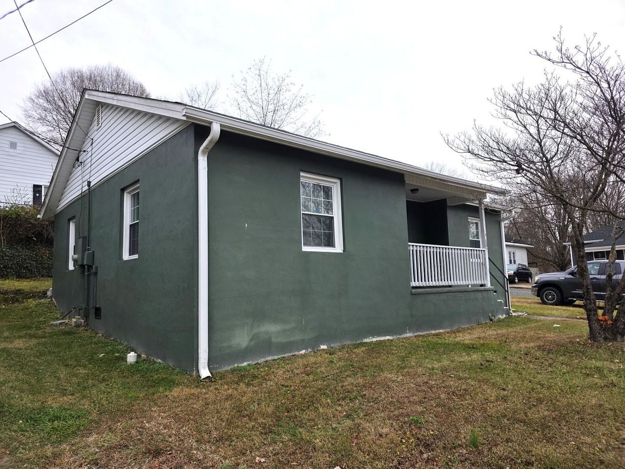 902 N South St - Photo 2 of 9