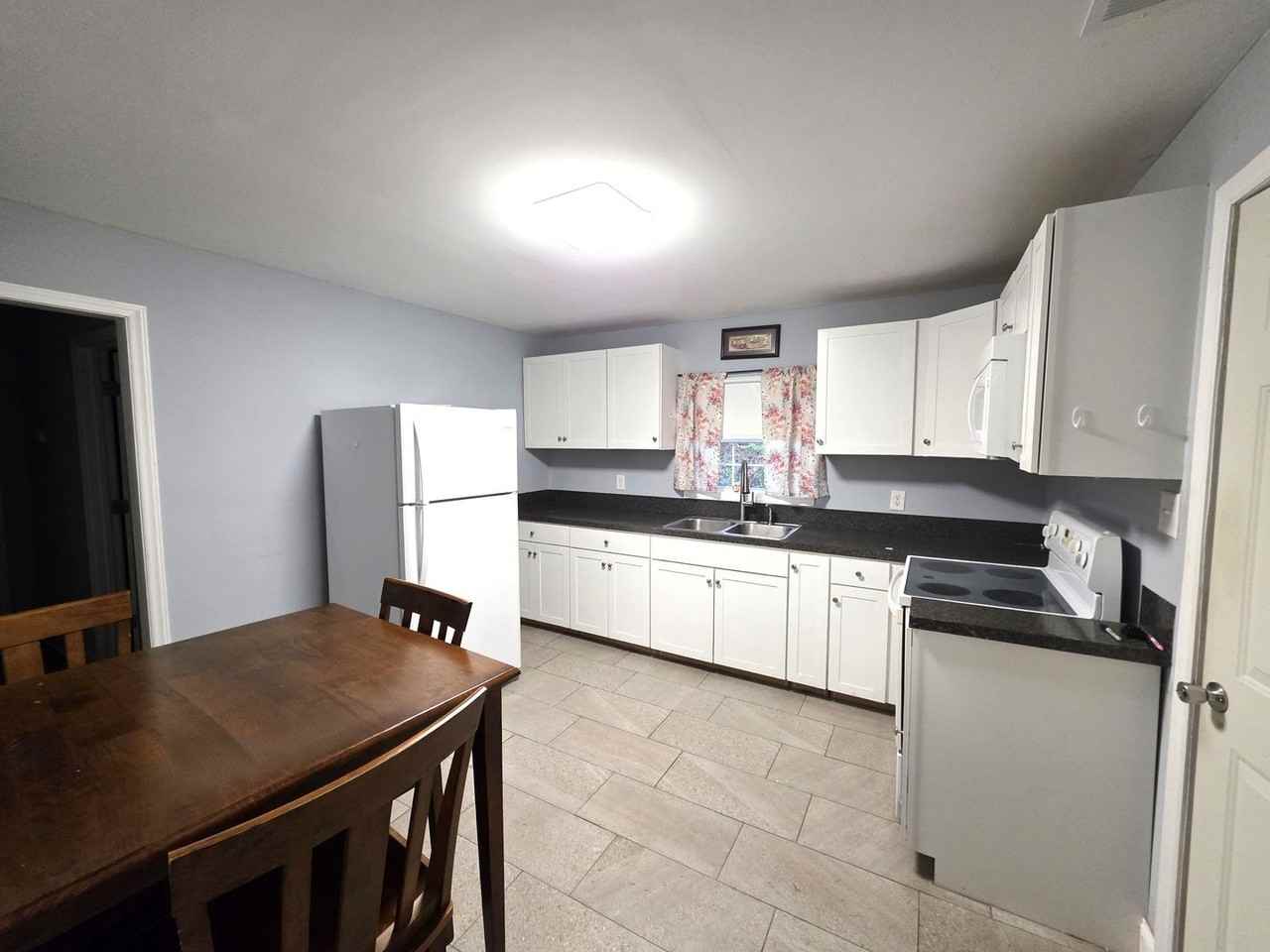 902 N South St - Photo 3 of 9