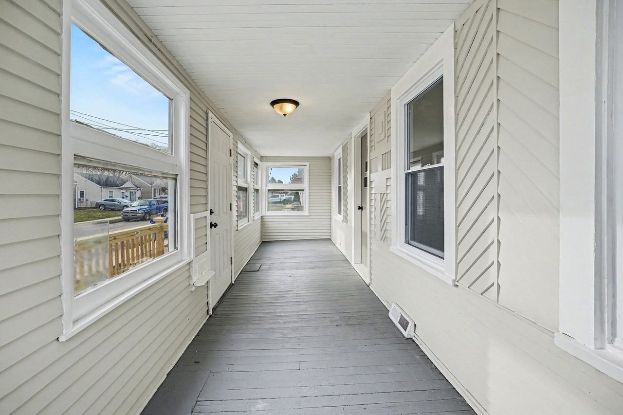 13622 Carrington Ave - Photo 3 of 16