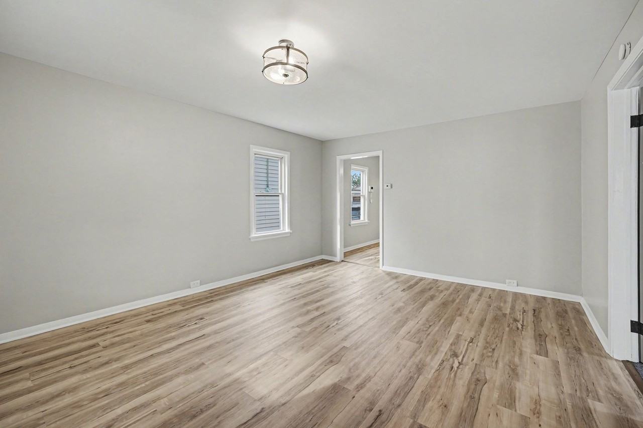 13622 Carrington Ave - Photo 5 of 16