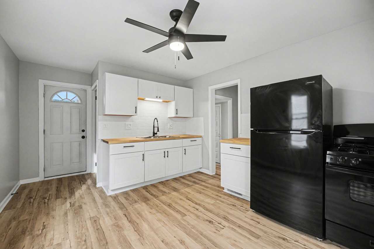 13622 Carrington Ave - Photo 6 of 16