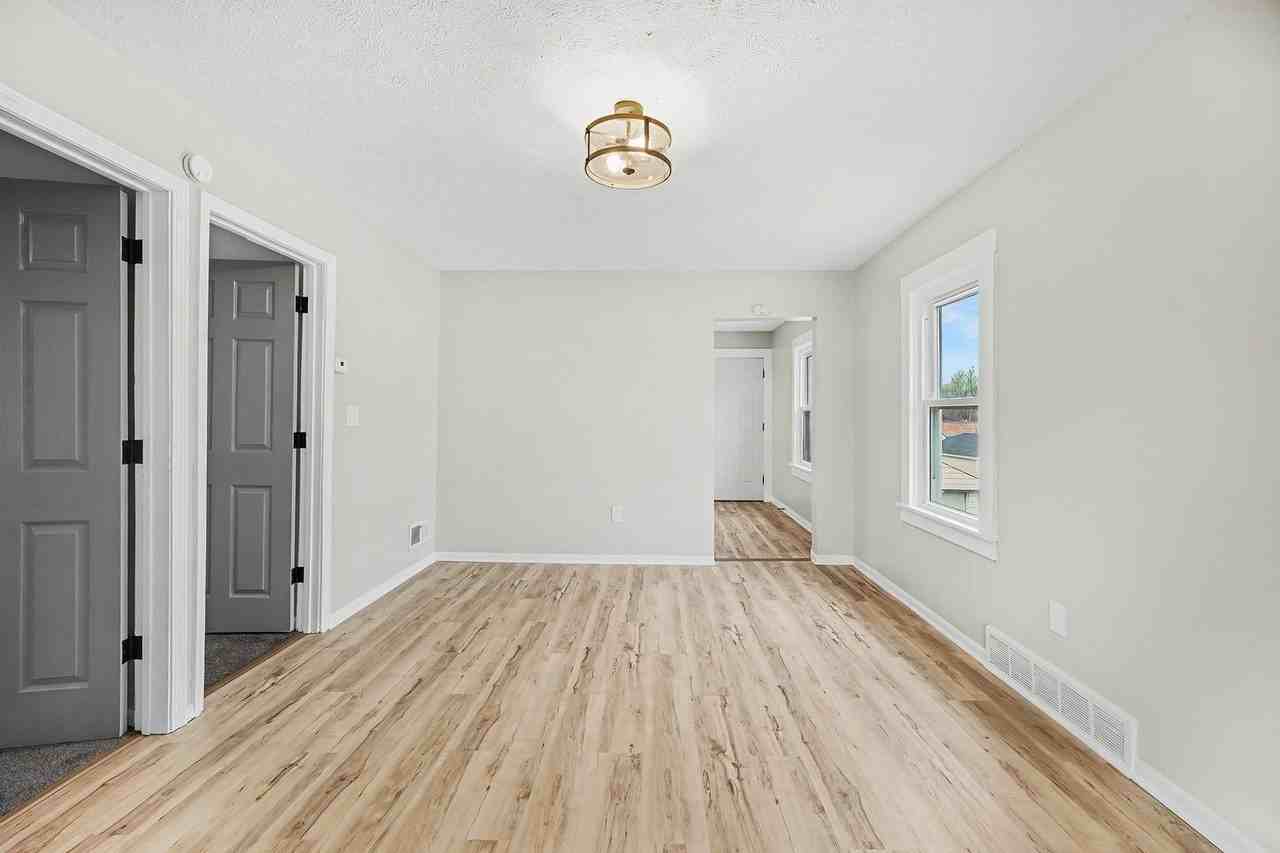 13620 Carrington Ave - Photo 4 of 16