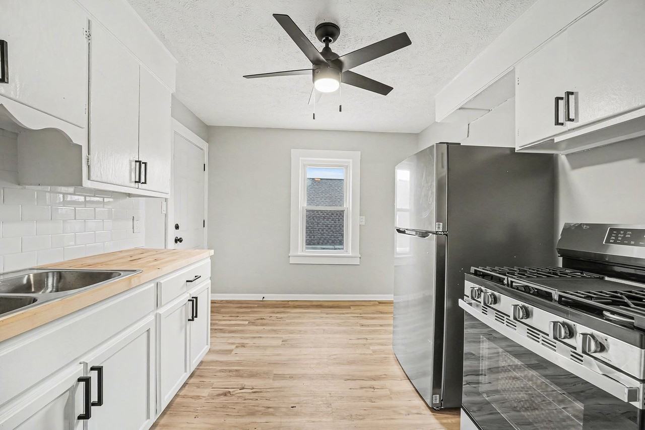 13620 Carrington Ave - Photo 5 of 16