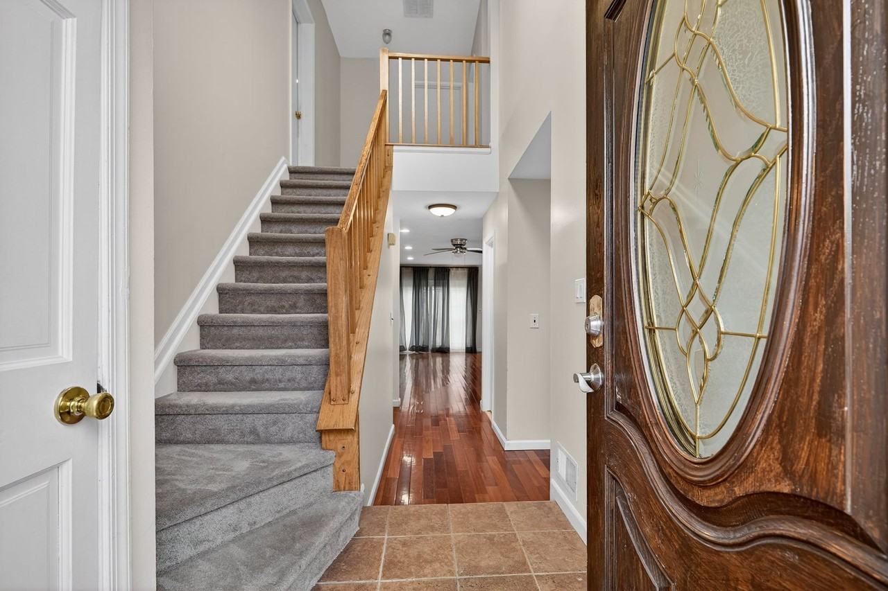 34 Jeffrey Cir - Photo 3 of 27