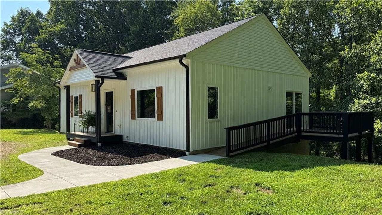 148 Buena Vista Dr - Photo 3 of 35