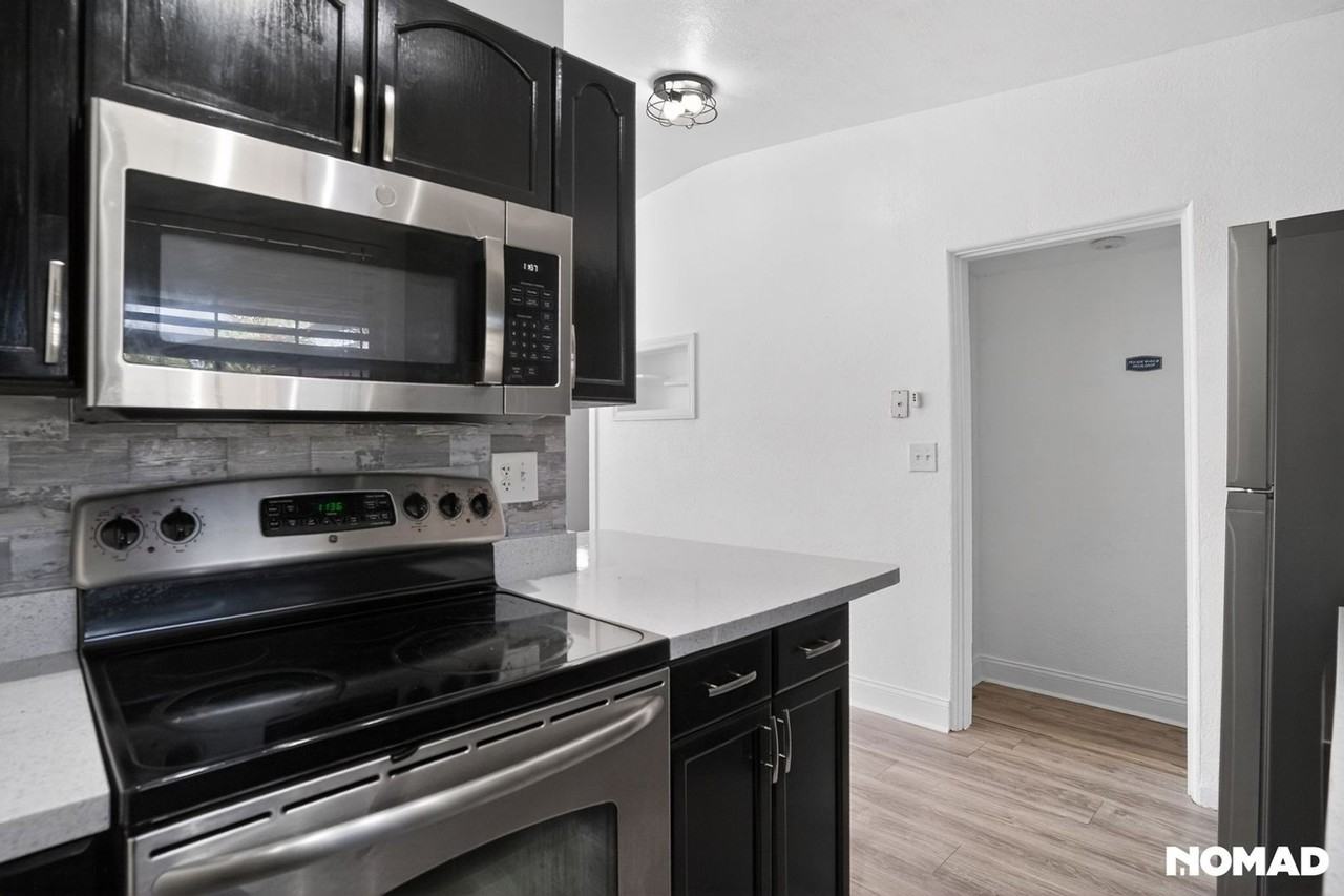 441 E 5th St - Photo 4 of 28