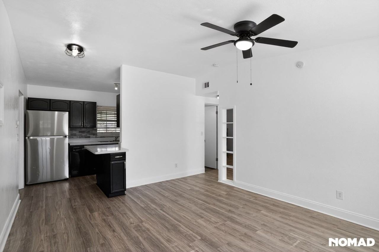 441 E 5th St - Photo 5 of 28