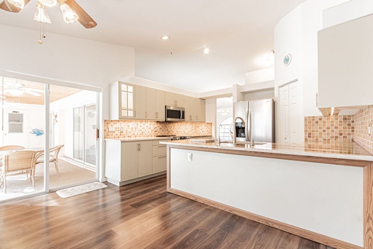 590 6th St Ne - Photo 3 of 50