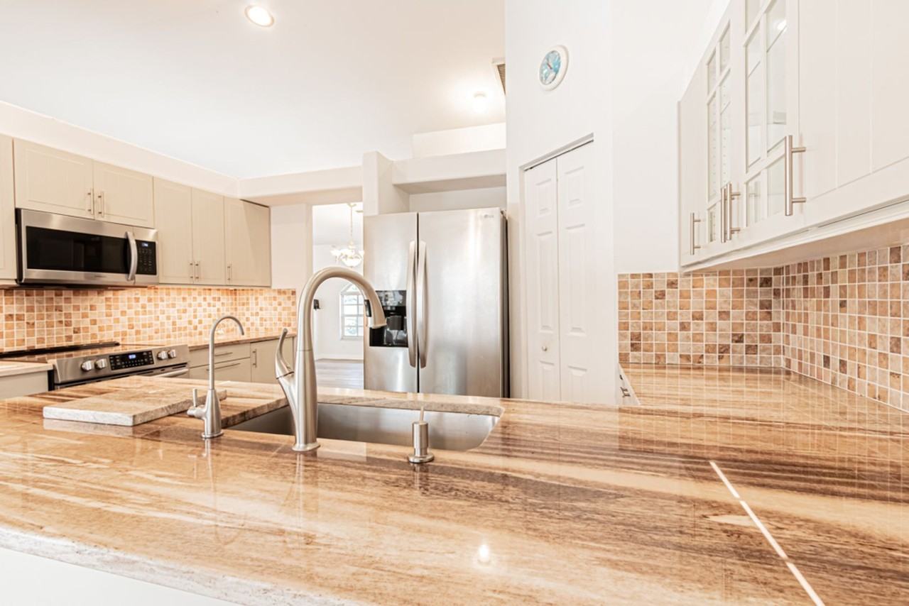 590 6th St Ne - Photo 5 of 50