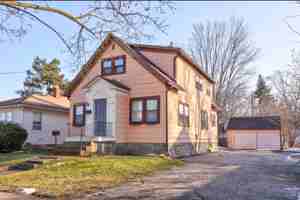 featured image of 916 S Webster St