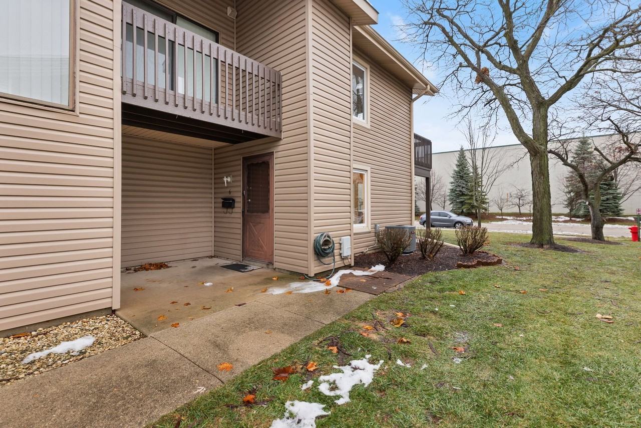 1353 Kingsbury Dr #6 - Photo 3 of 17