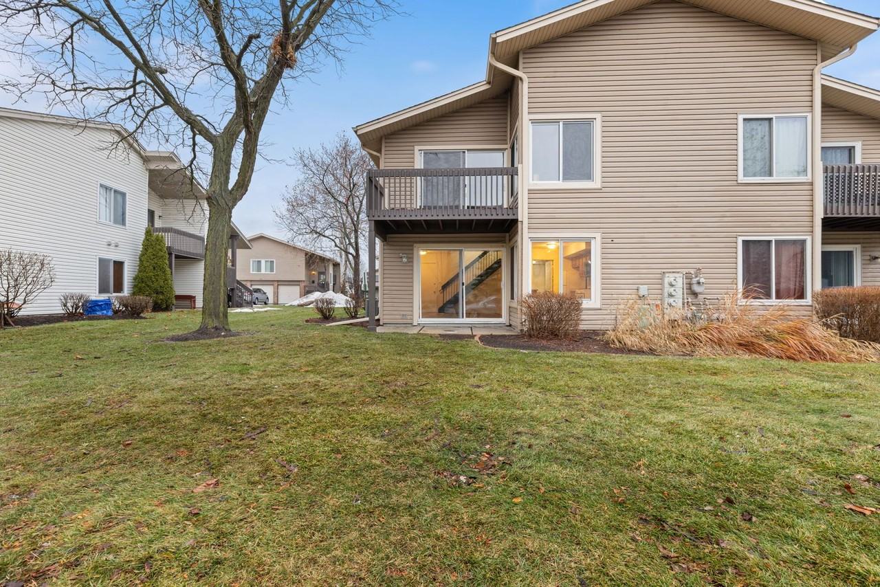 1353 Kingsbury Dr #6 - Photo 4 of 17