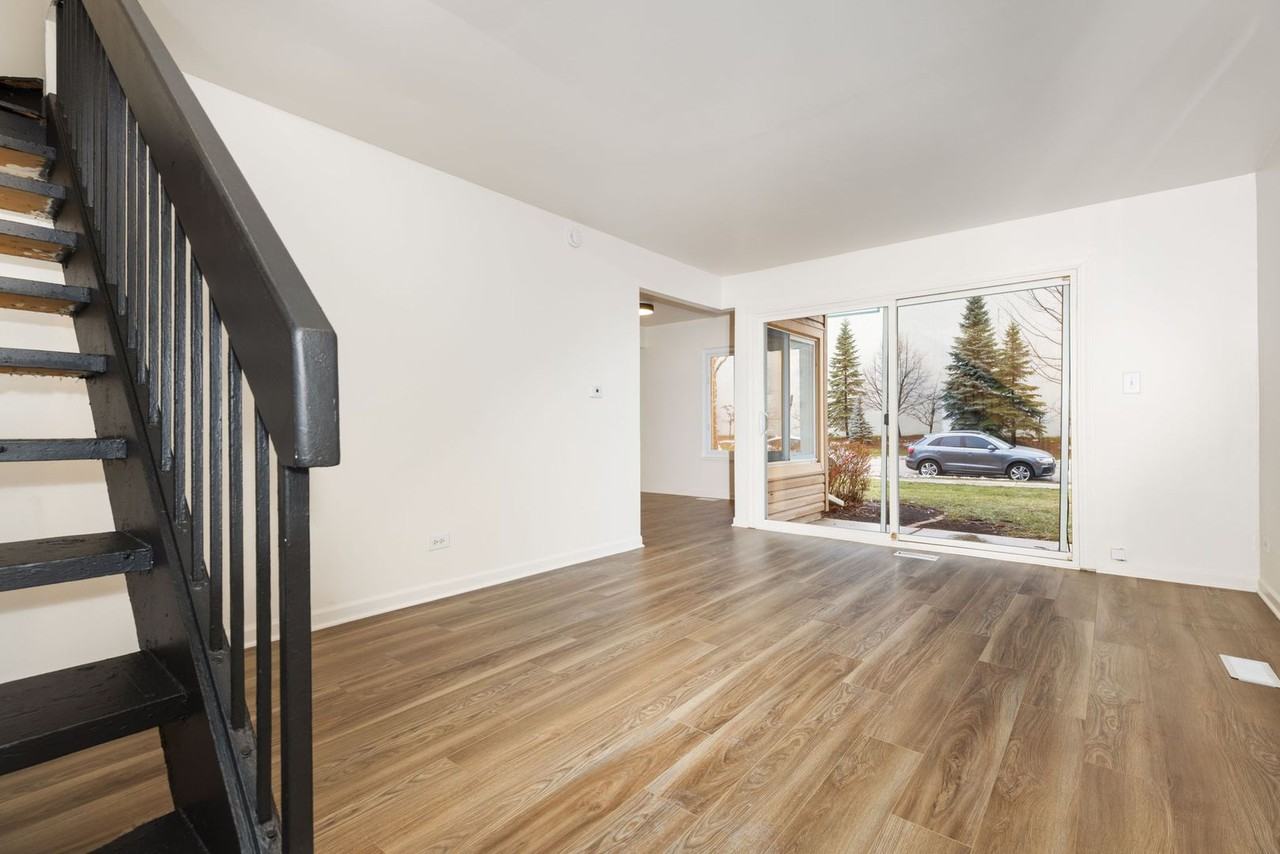 1353 Kingsbury Dr #6 - Photo 5 of 17