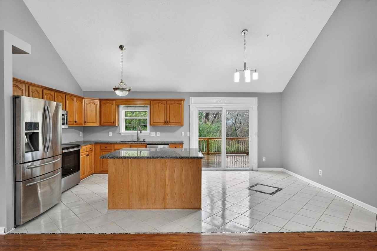 1148 Fitzpatrick Rd - Photo 7 of 32