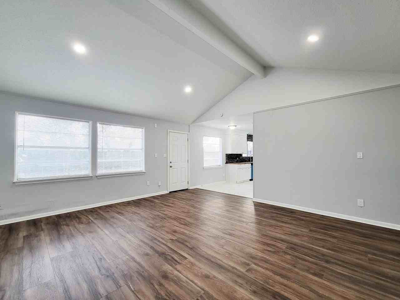 2024 Stonesthrow Dr - Photo 4 of 34