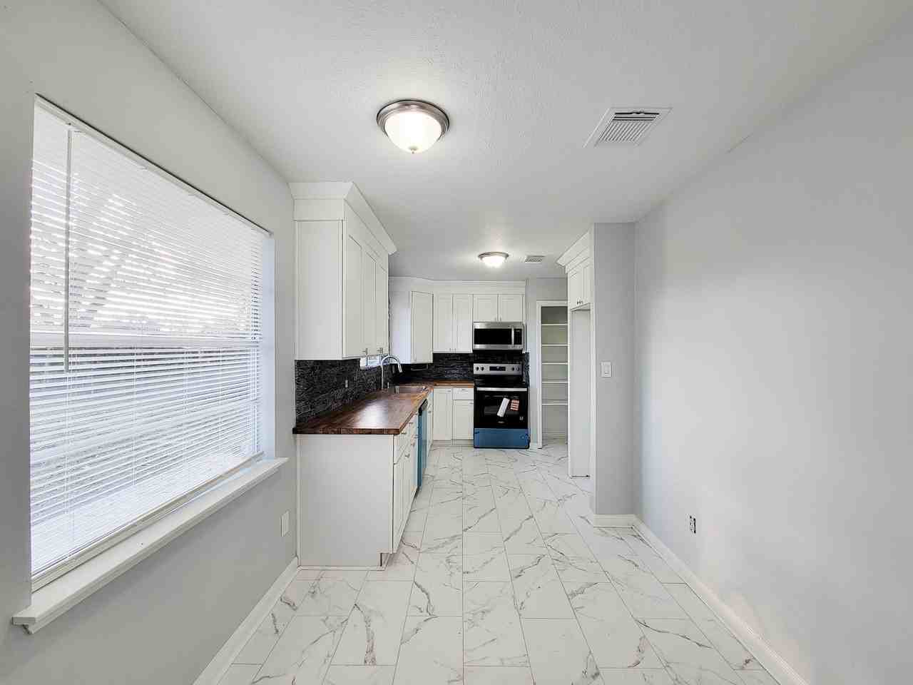 2024 Stonesthrow Dr - Photo 6 of 34