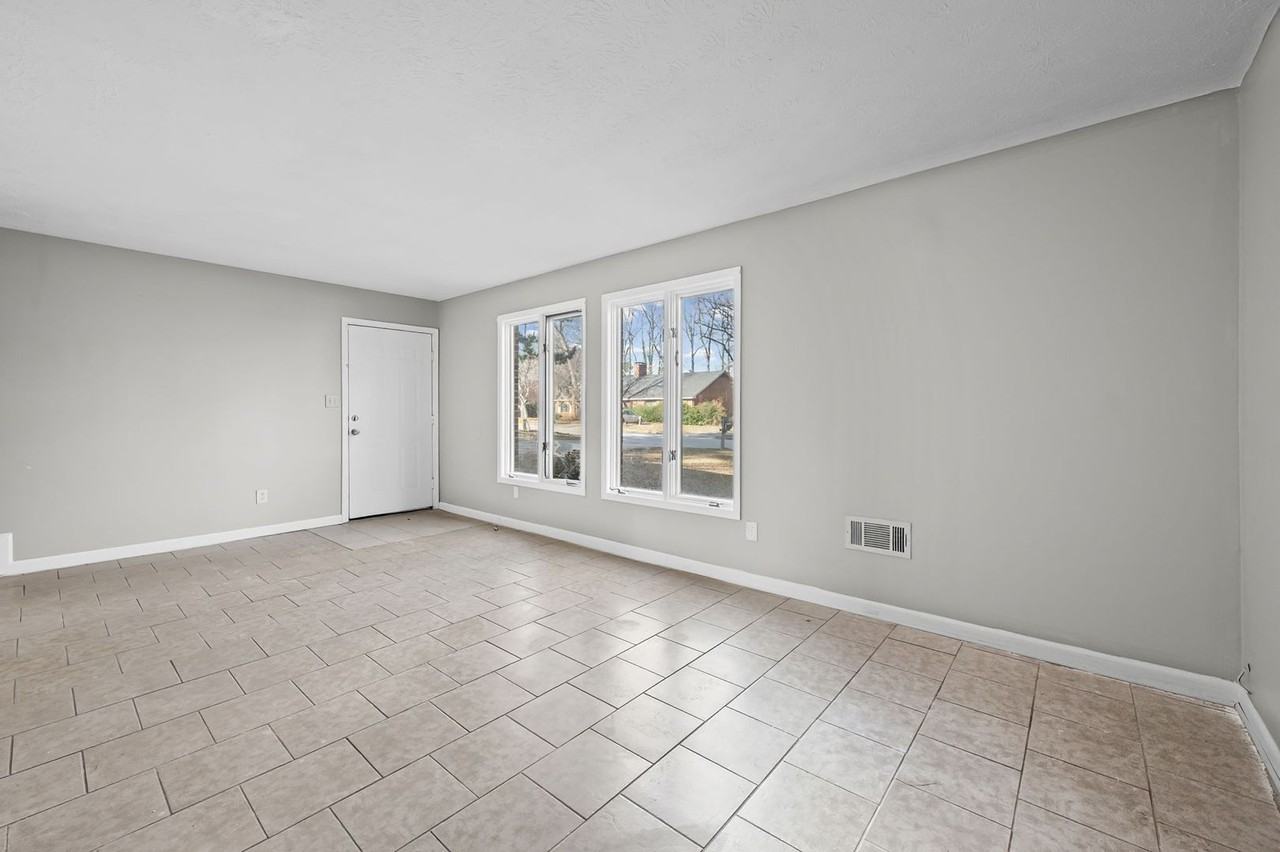 2127 Golfview Dr Se - Photo 7 of 25