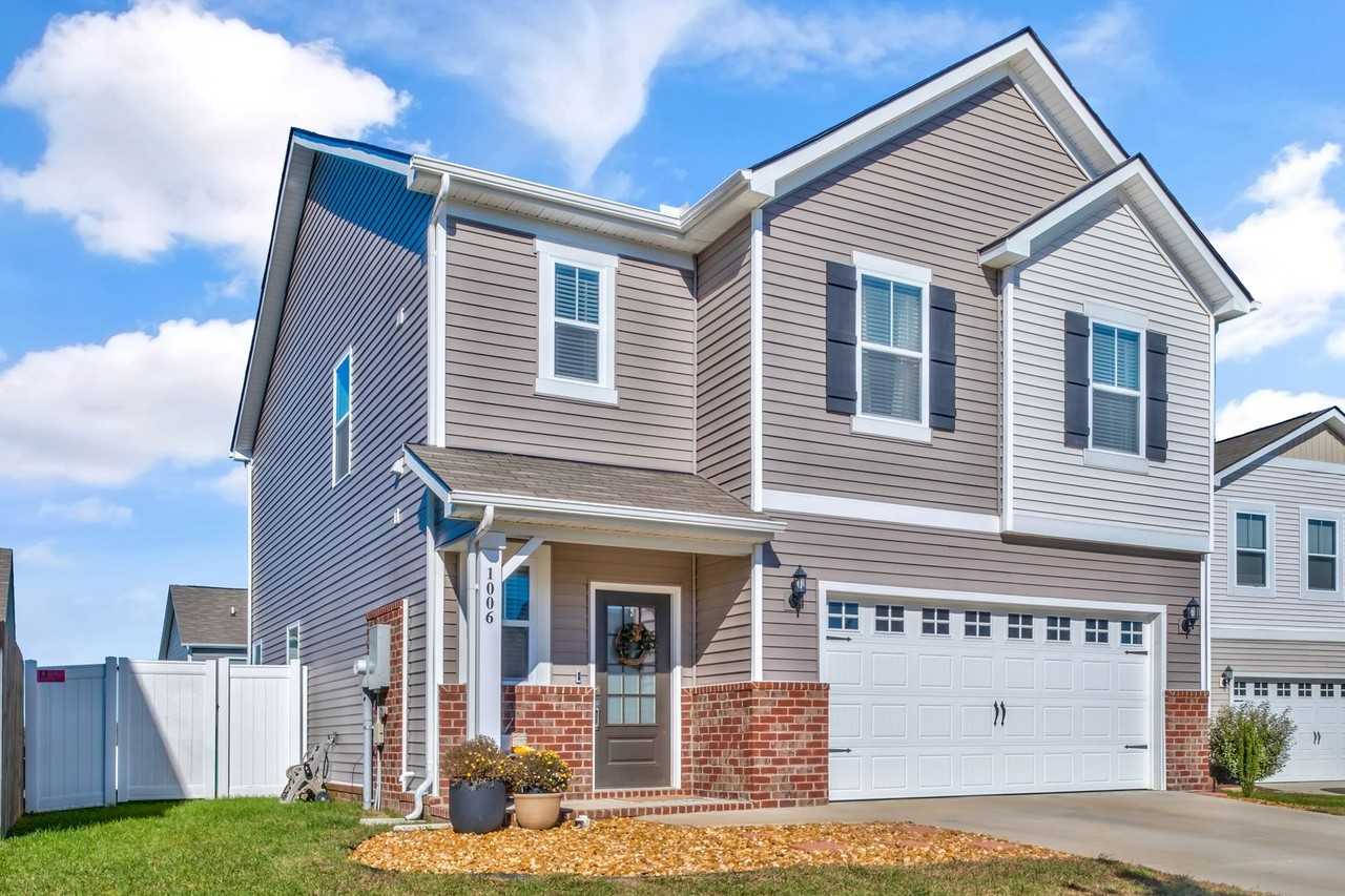 1006 Baltusrol Ln - Photo 2 of 34