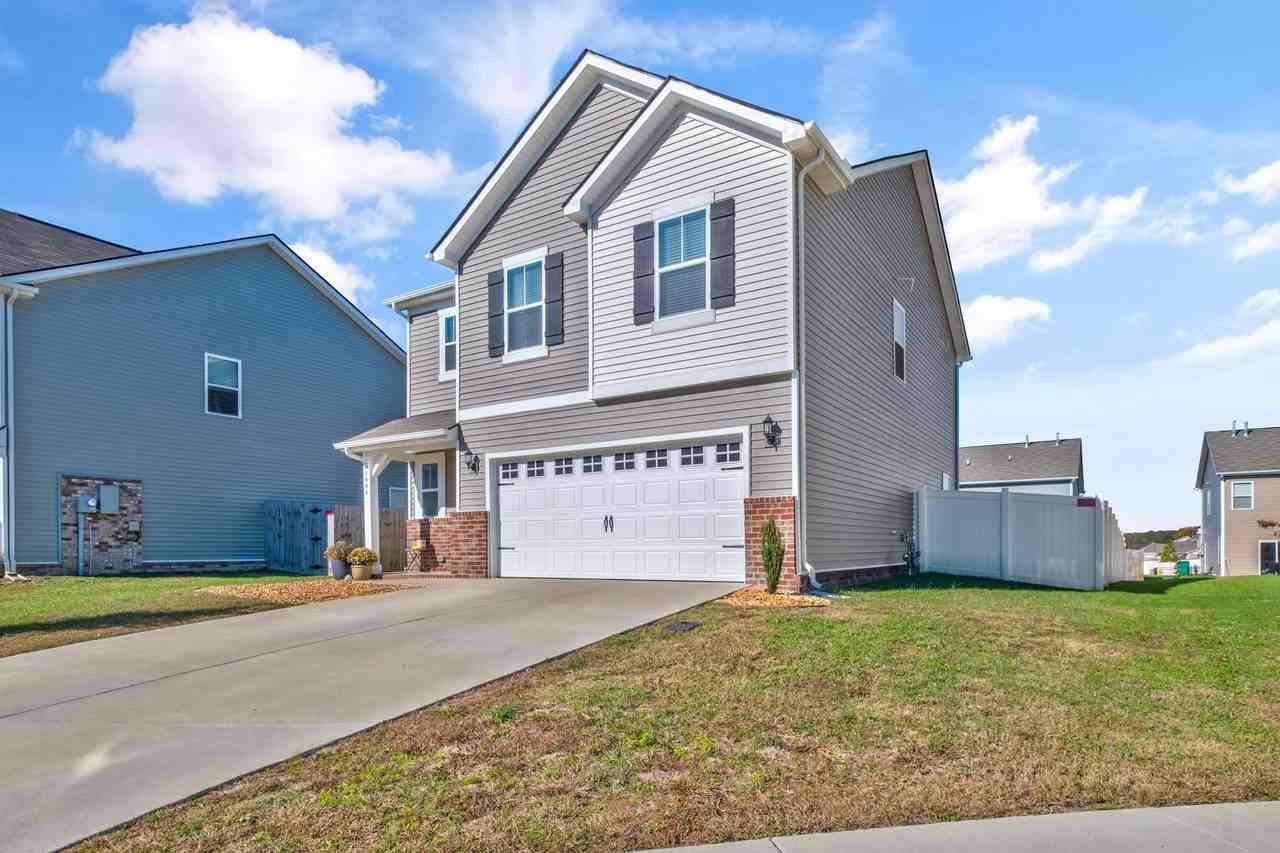 1006 Baltusrol Ln - Photo 3 of 34