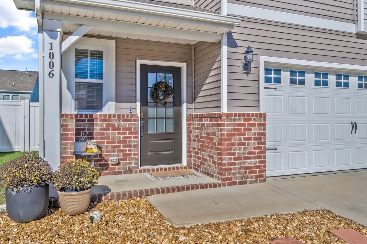 1006 Baltusrol Ln - Photo 5 of 34