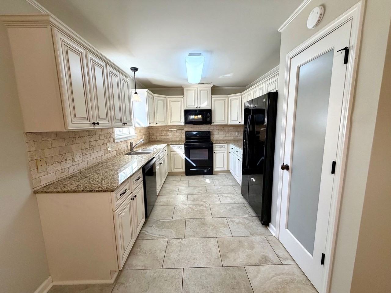 18277 Autumn View Dr - Photo 2 of 14