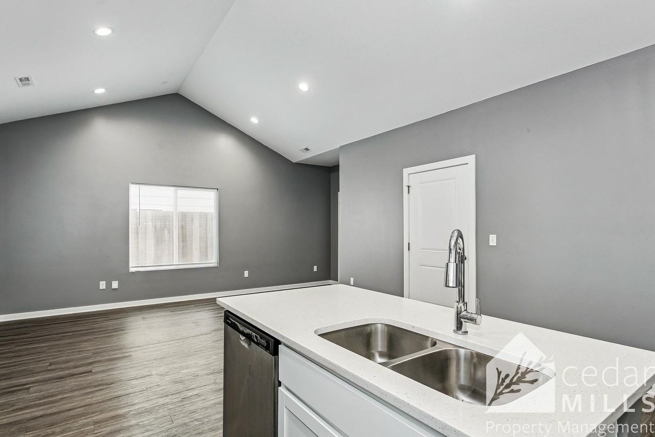 12044 W Shadow Lakes St - Photo 5 of 13