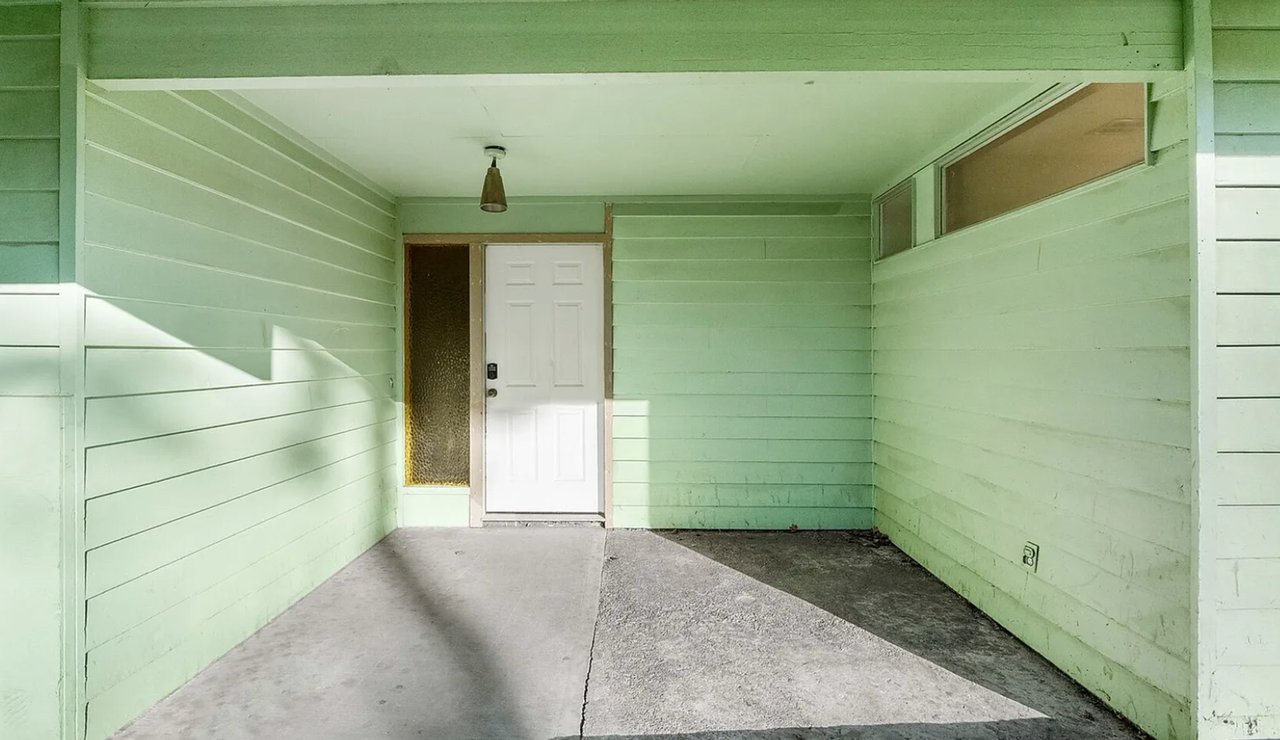 141 Carswell Dr - Photo 3 of 21