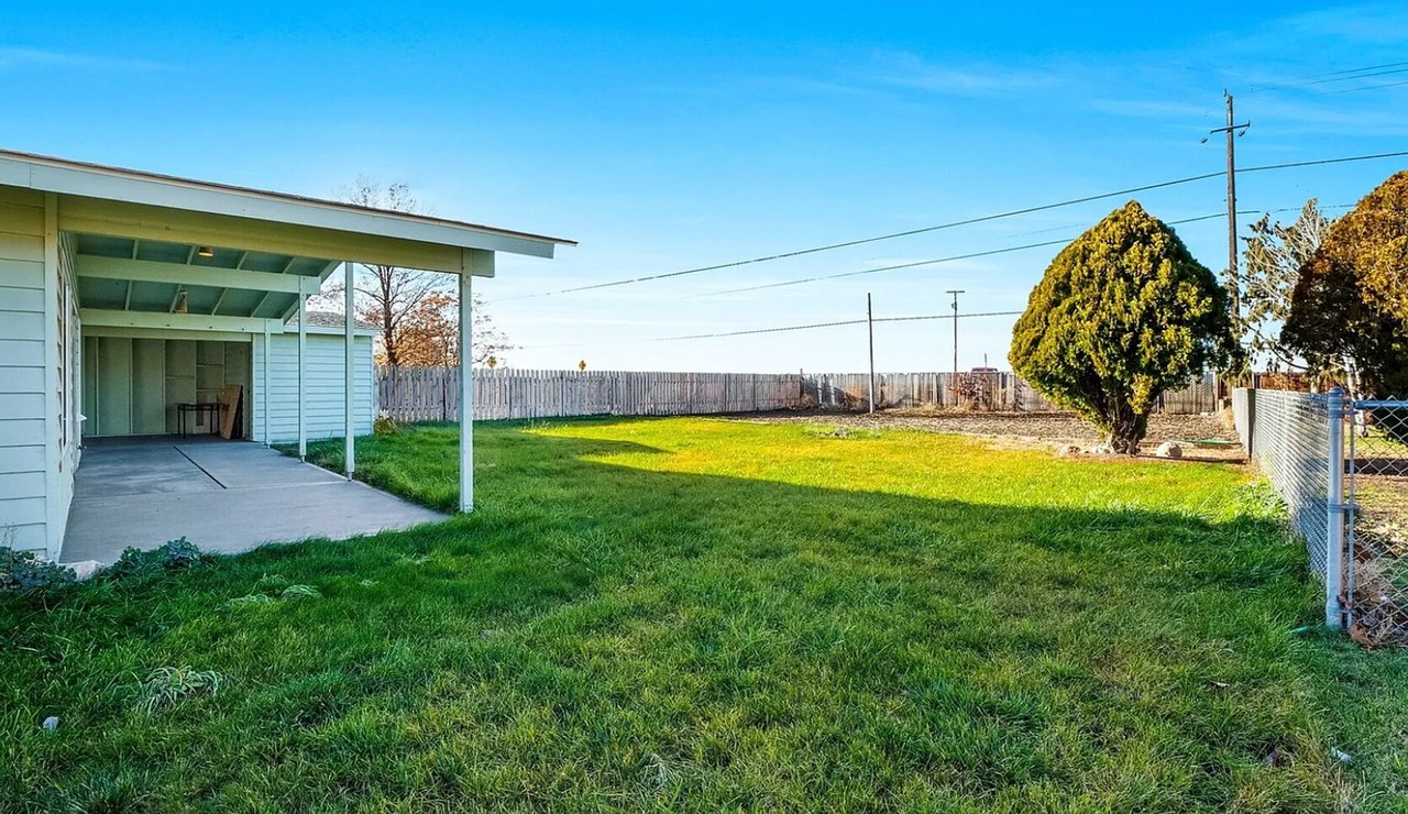 141 Carswell Dr - Photo 5 of 21