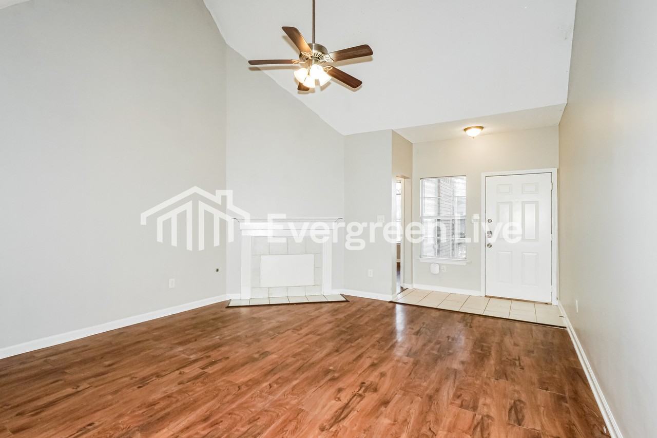 1180 Brady Hollow Ln - Photo 4 of 16