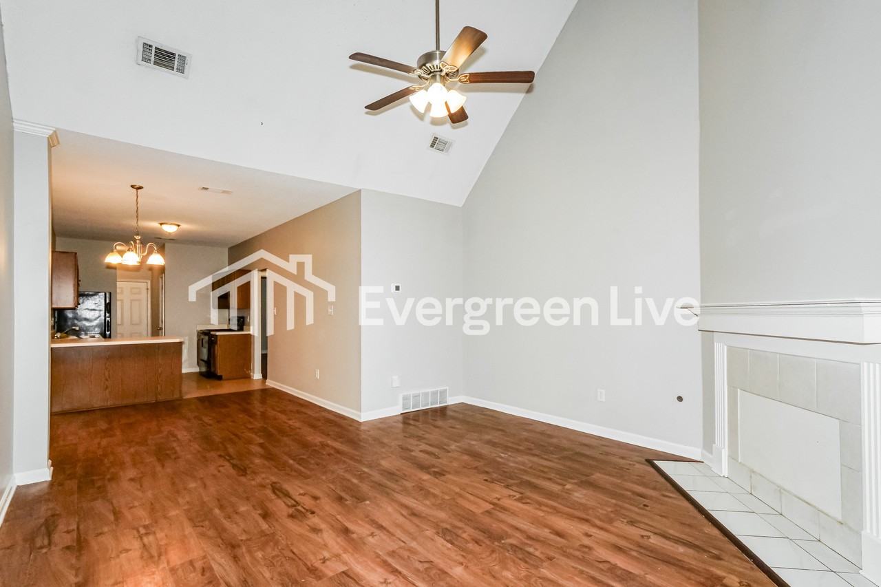 1180 Brady Hollow Ln - Photo 5 of 16