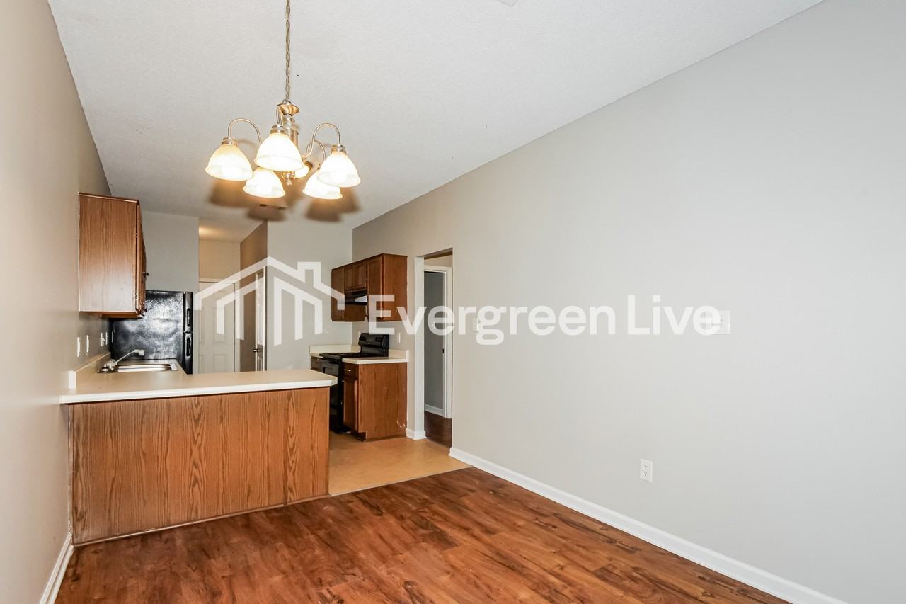 1180 Brady Hollow Ln - Photo 6 of 16