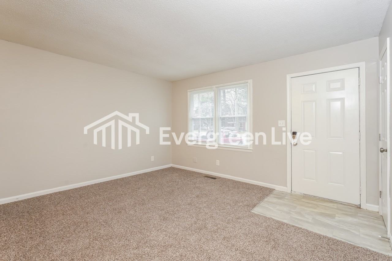 904 Gordon St - Photo 2 of 15