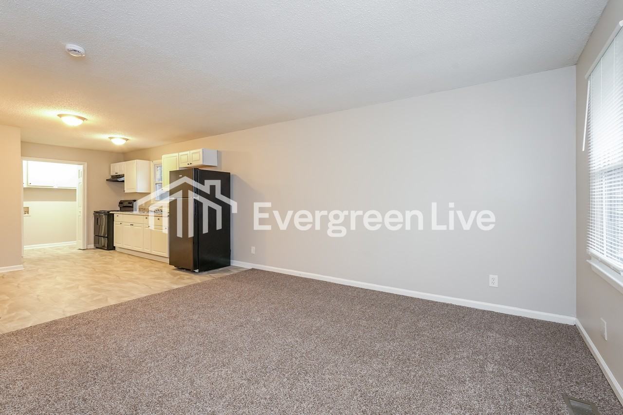 904 Gordon St - Photo 3 of 15