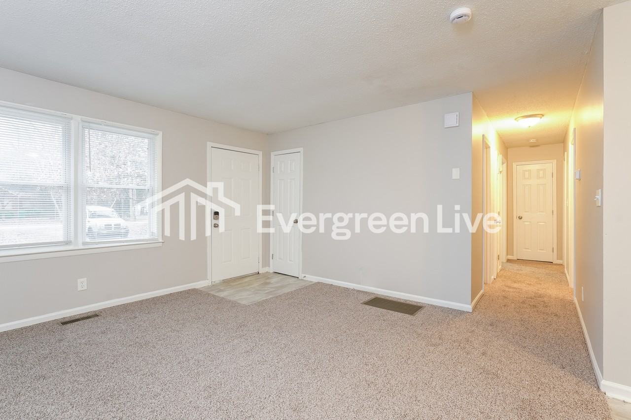 904 Gordon St - Photo 7 of 15