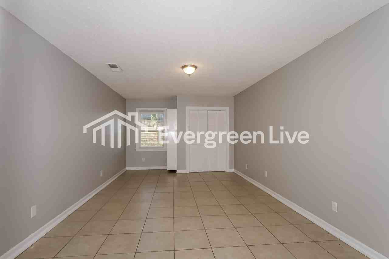 6423 Patmore Rd - Photo 3 of 15