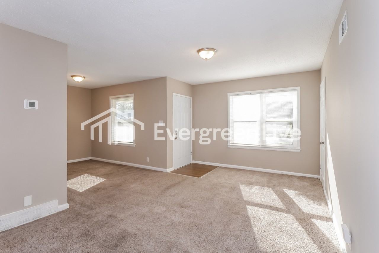 1456 Rolling Hills Dr - Photo 4 of 15