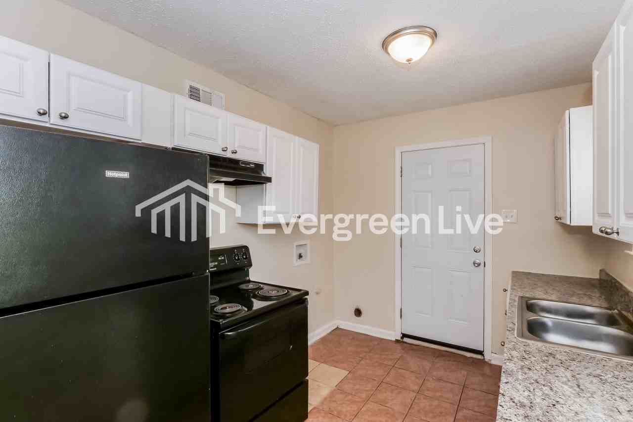 1456 Rolling Hills Dr - Photo 5 of 15