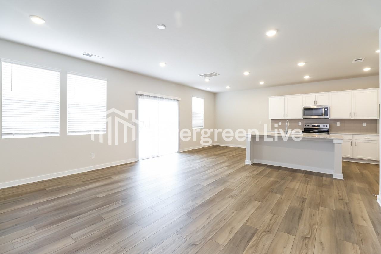 561 Mountain View Dr - Photo 4 of 15