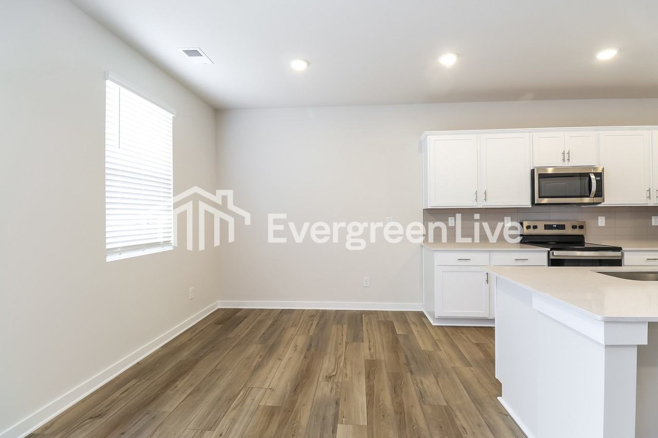 561 Mountain View Dr - Photo 5 of 15