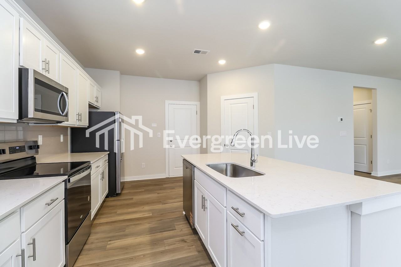 561 Mountain View Dr - Photo 7 of 15