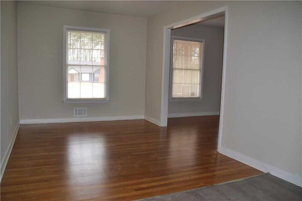 2473 Ben Hill Rd - Photo 4 of 16