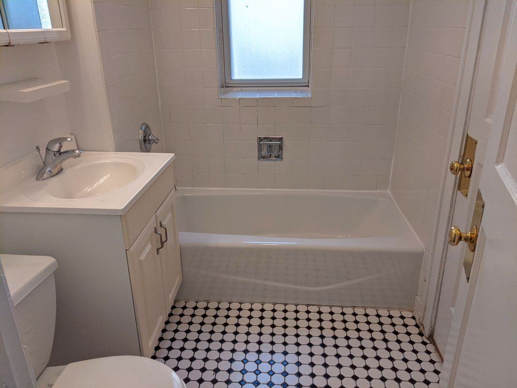 548 Sherman Ave - Photo 6 of 8