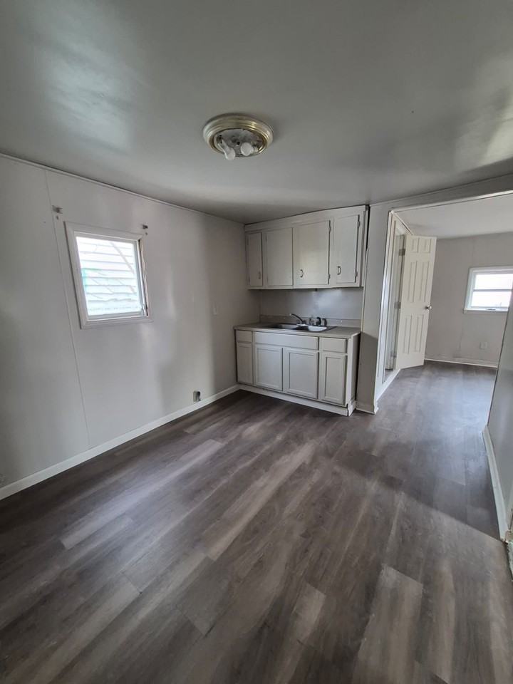 1621 1/2 Halford St - Photo 2 of 6