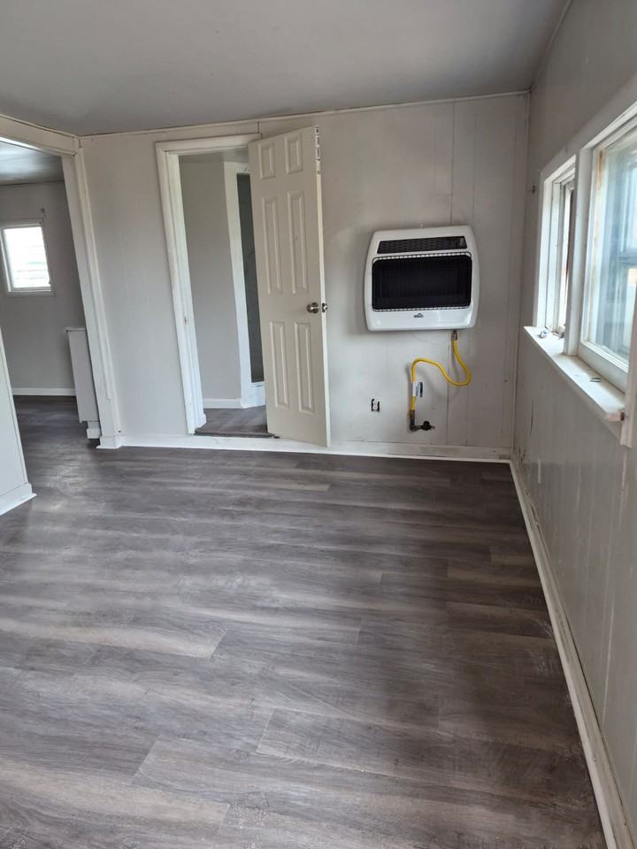 1621 1/2 Halford St - Photo 3 of 6