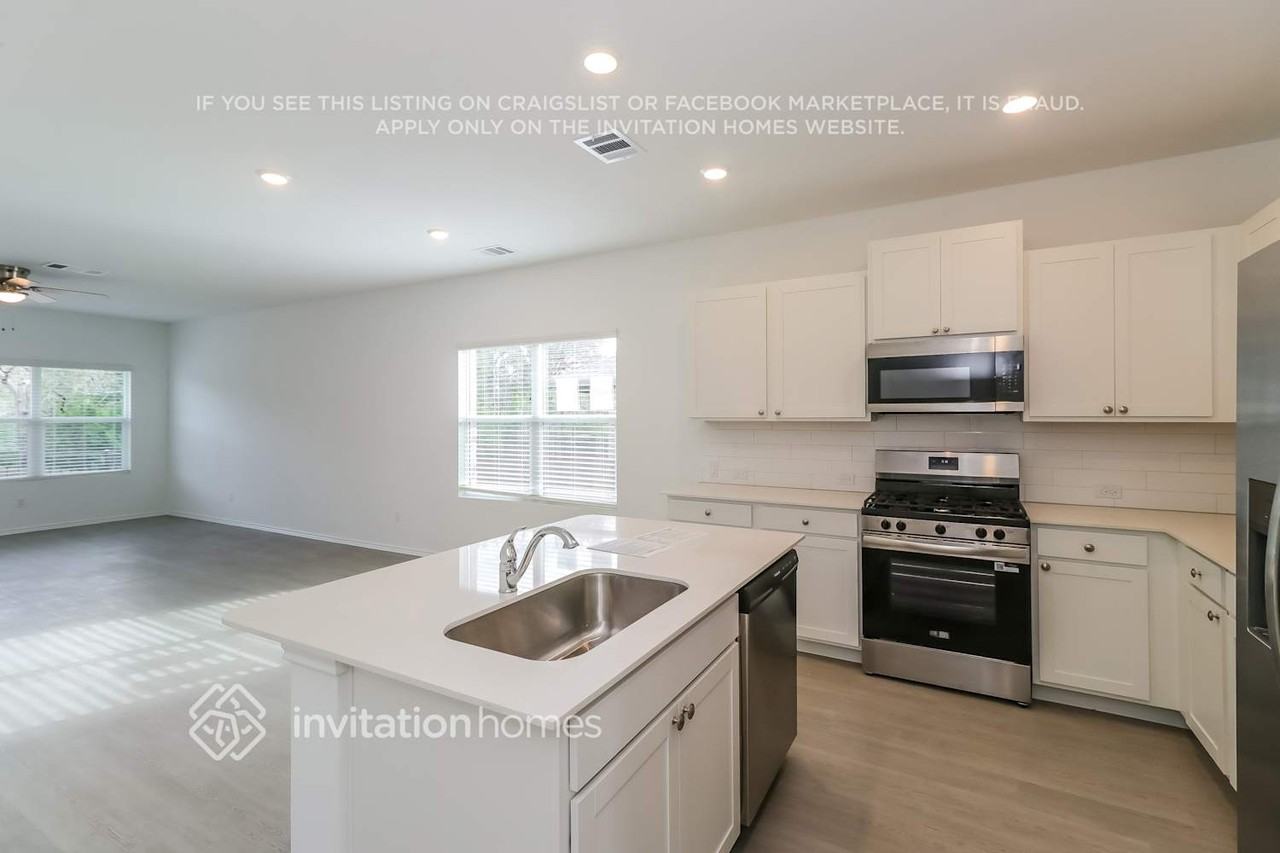 1624 Boggy Creek Ranch Rd - Photo 7 of 18