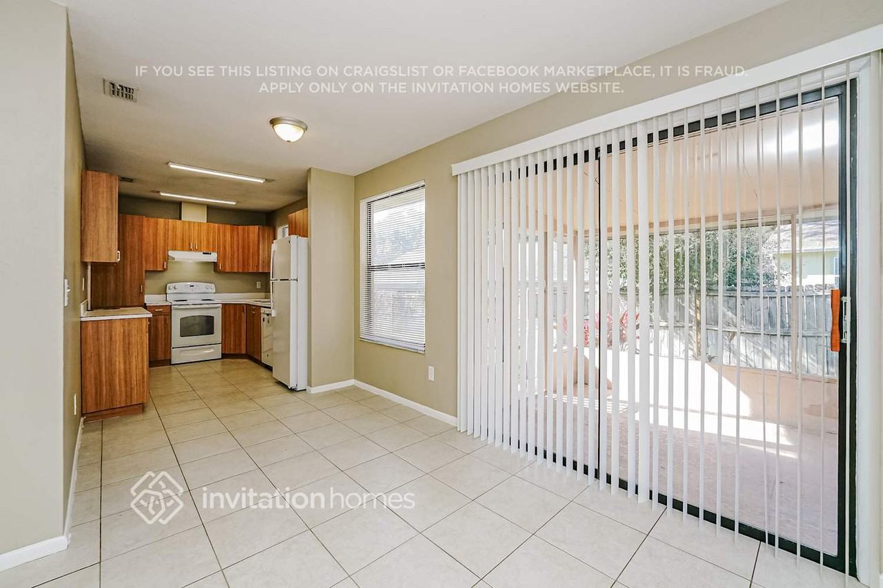 1316 Wandering Oaks Dr - Photo 4 of 17