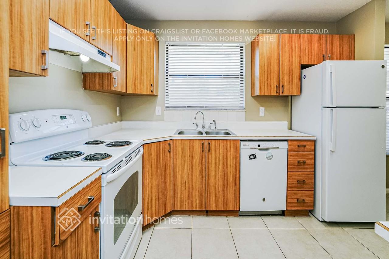 1316 Wandering Oaks Dr - Photo 6 of 17