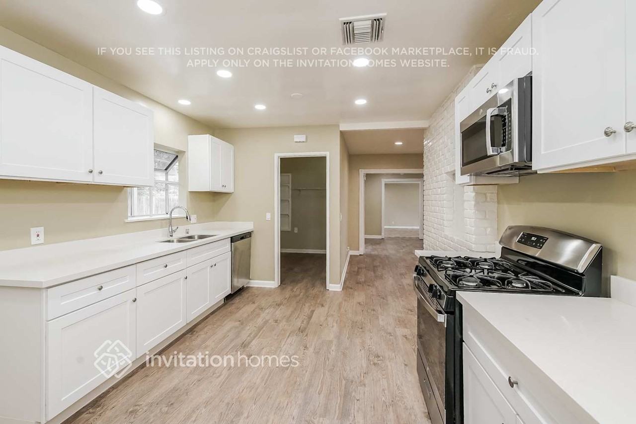 17363 Saticoy St - Photo 6 of 17