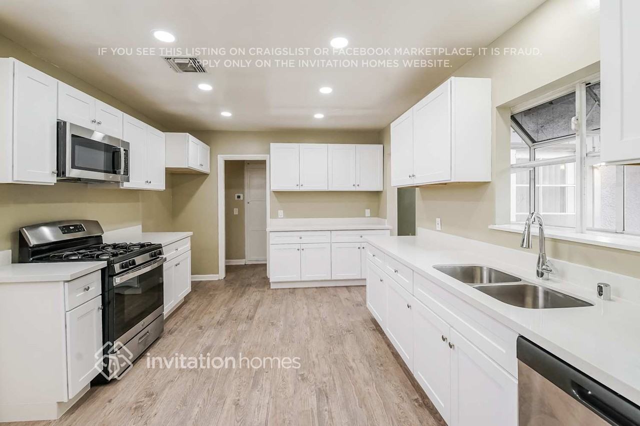 17363 Saticoy St - Photo 7 of 17