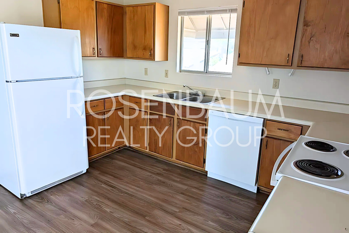 3080 Bob Ct #D - Photo 4 of 9